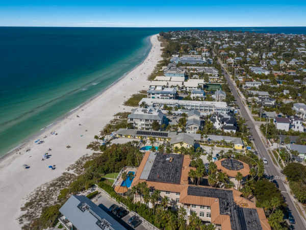 Luxury Beach Front Resort - 3-Bedroom, Heated Pool & Beach Access